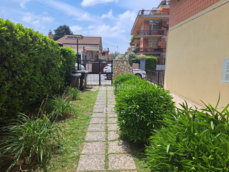 Trilocale in Affitto a Ciampino, 850€, 100 m²