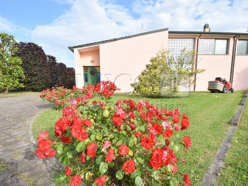 Casa Semi Indipendente in Vendita a San Michele al Tagliamento, zona Bibione, 307'000€, 342 m², con Box