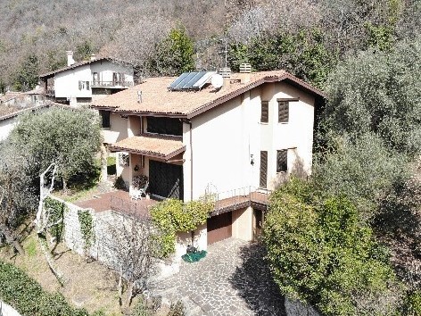 Villa in Vendita a Brescia, 569'000€, 409 m², con Box