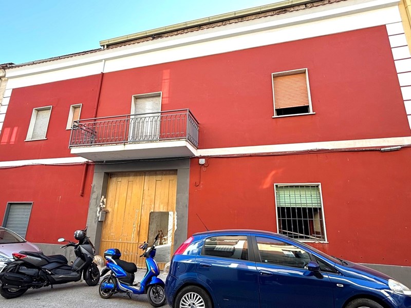 Appartamento in Vendita a Mondragone, zona Via Gaeta, 65'000€, 200 m²