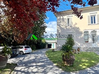 Villa in Vendita a Lucca, 690'000&euro;, 230 m²