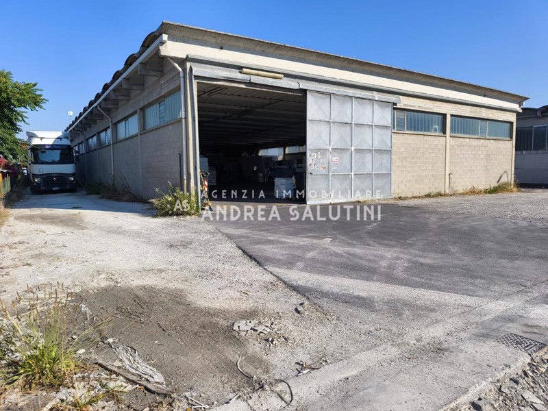 Capannone in Affitto a Ponsacco, 2'500€, 650 m²