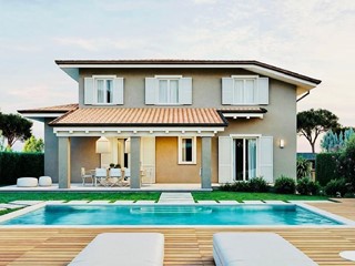 Villa in Vendita a Pietrasanta, 1'850'000€, 290 m²