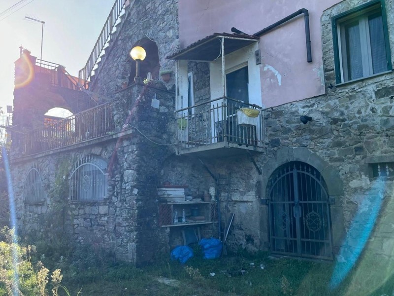 Bilocale in Vendita a Beverino, 57'000€, 70 m²