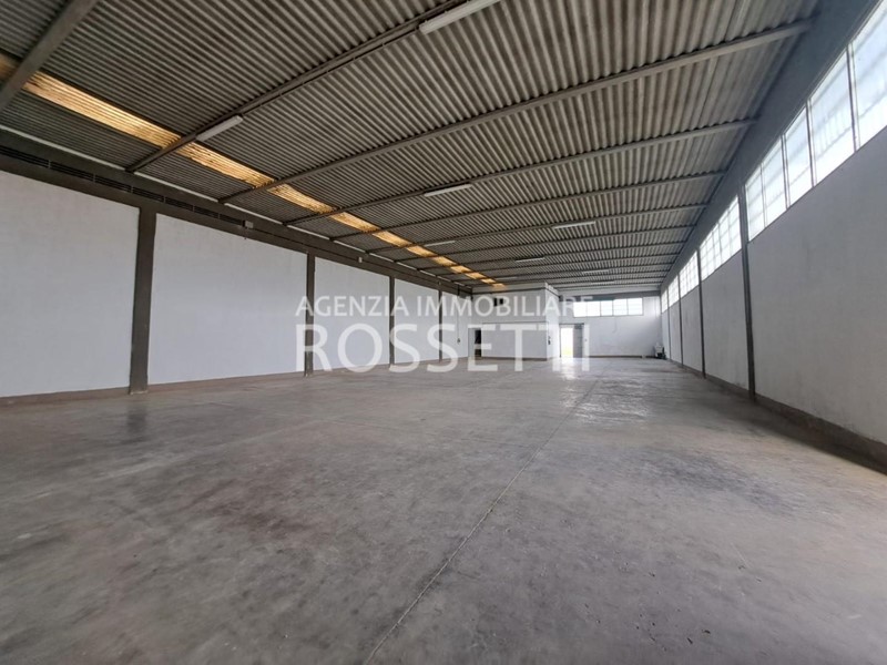 Capannone in Vendita a Vinci, 360'000€, 580 m²