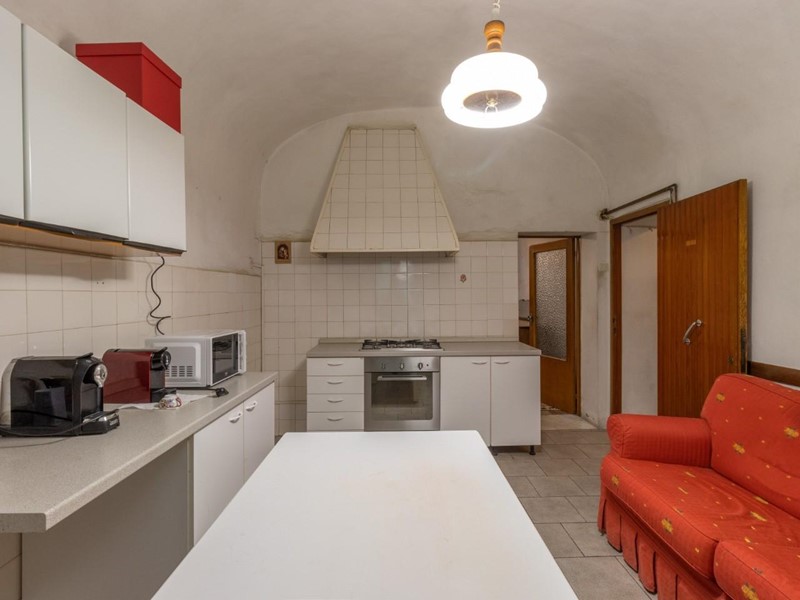 Casa Indipendente in Vendita a Pomarance, 98'000€, 260 m², arredato, con Box