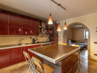 Casa Indipendente in Vendita a Pomarance, 94'000€, 90 m², arredato