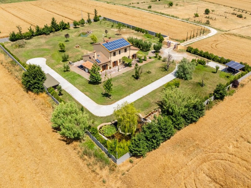 Casale in Vendita a Cascina, 950'000€, 500 m², arredato
