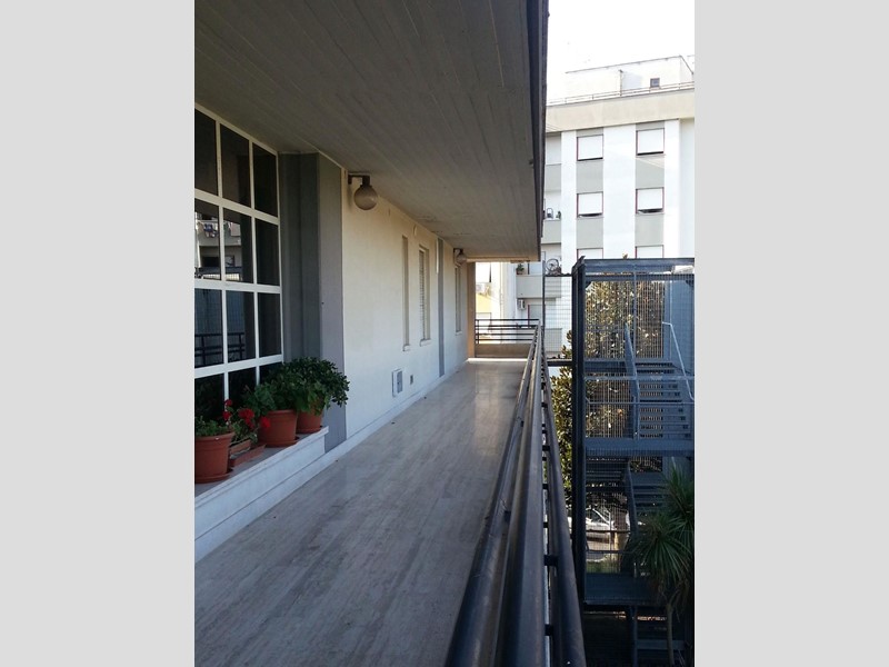 Ufficio in Affitto a Guidonia Montecelio, 1'500€, 150 m²