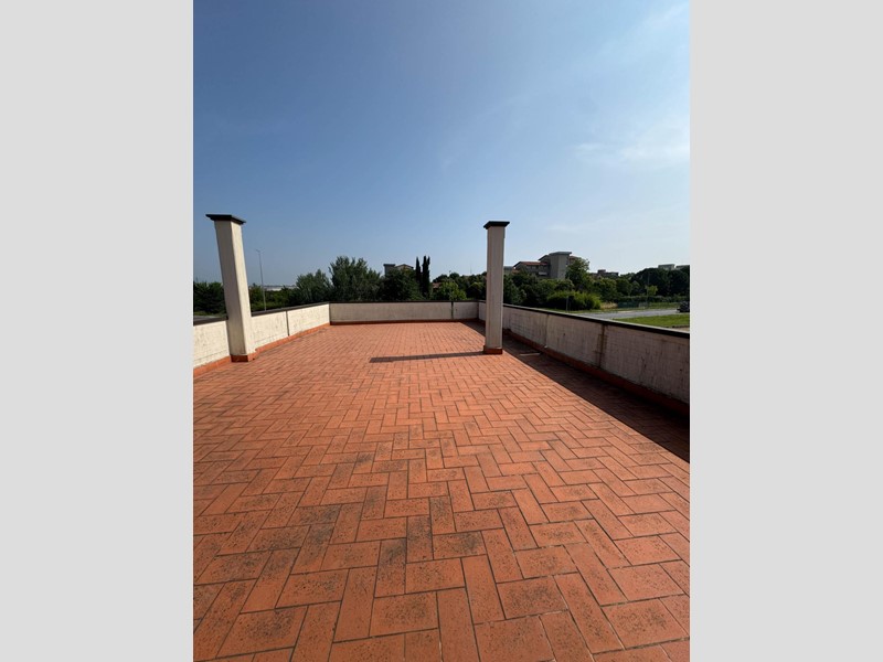 Attico in Vendita a Pontedera, 250'000€, 70 m², con Box