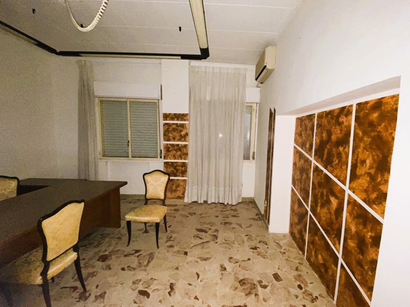 Ufficio in Vendita a Agrigento, 40'000€, 25 m², arredato
