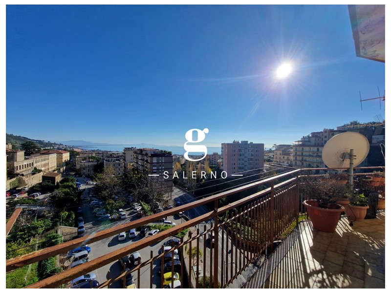 Appartamento in Vendita a Salerno, 430'000&euro;, 162 m²