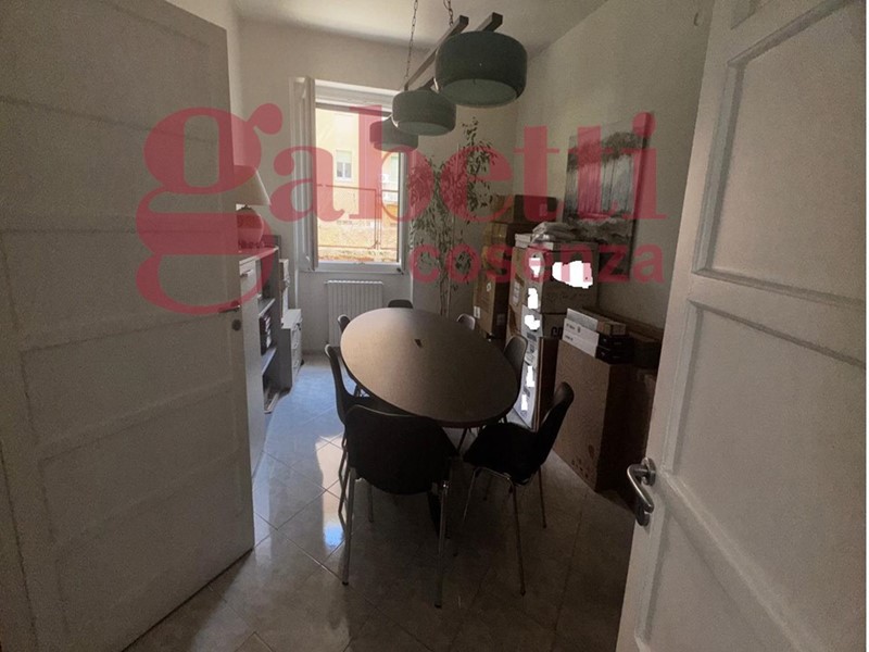 Ufficio in Affitto a Cosenza, 600&euro;, 90 m²