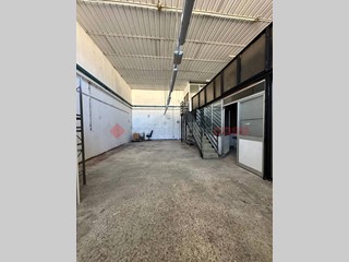 Laboratorio in Affitto a Arezzo, 850€, 140 m²