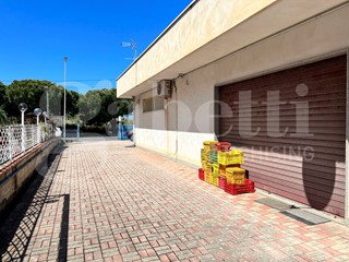 Negozio in Vendita a Amantea, 470'000€, 270 m²