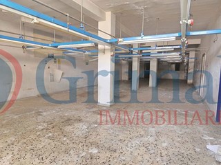 Laboratorio in Affitto a Napoli, 1'000€, 200 m²