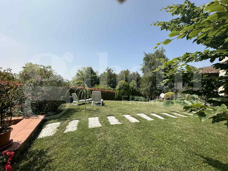 Villa in Vendita a Ziano Piacentino, 645'000€, 250 m²