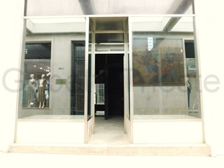 Negozio in Affitto a Trieste, 1'390€, 51 m²