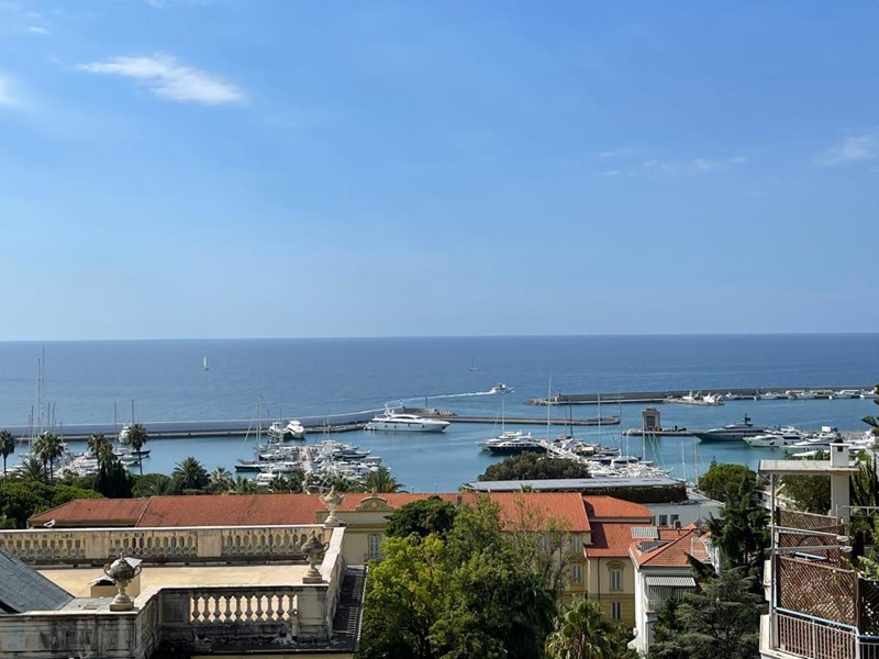 Quadrilocale in Affitto a Sanremo, 7'000€, 145 m², arredato