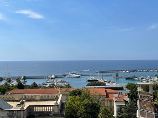 Quadrilocale in Affitto a Sanremo, 7'000€, 145 m², arredato