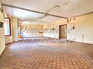 Casa Semi Indipendente in Vendita a Montescudaio, 130'000€, 200 m²