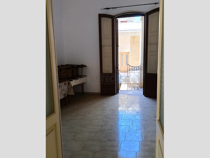 Casa Indipendente in Vendita a Scorrano, 120'000€, 170 m²