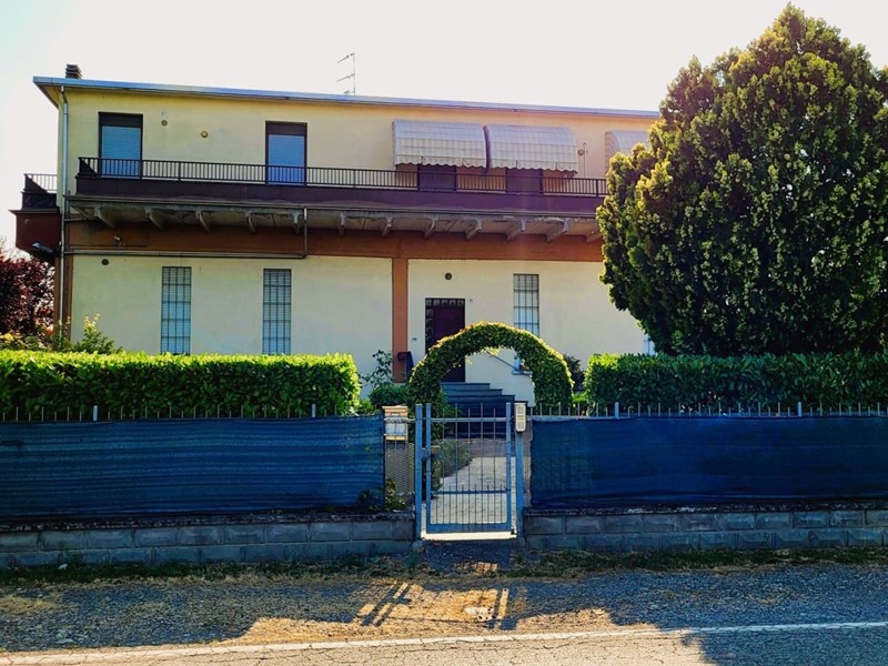 Appartamento in Vendita a Fontanellato, 185'000€, 200 m², con Box