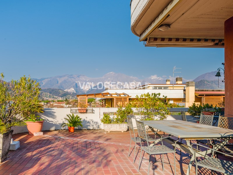 Attico in Vendita a Carrara, zona Avenza, 345'000€, 146 m², con Box