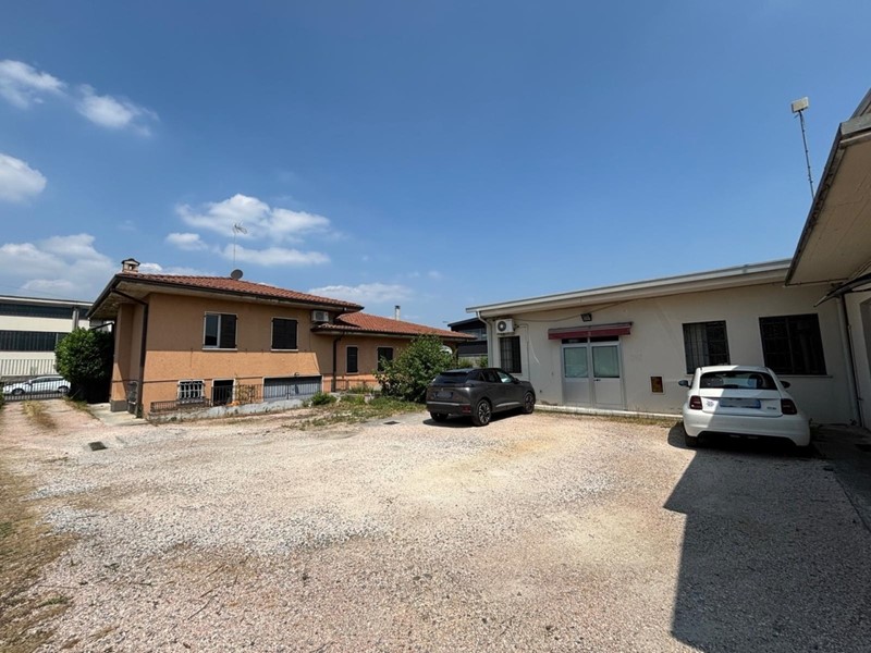 Casa Indipendente in Vendita a San Zeno Naviglio, 525'000€, 559 m², con Box