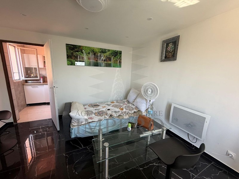 Bilocale in Vendita a Ventimiglia, zona Latte, 85'000€, 35 m²