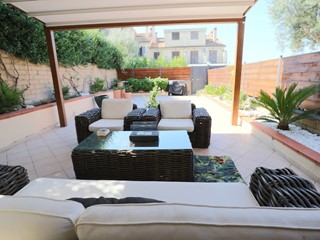 Casa Indipendente in Vendita a Guidonia Montecelio, zona Guidonia, 345'000€, 200 m², con Box