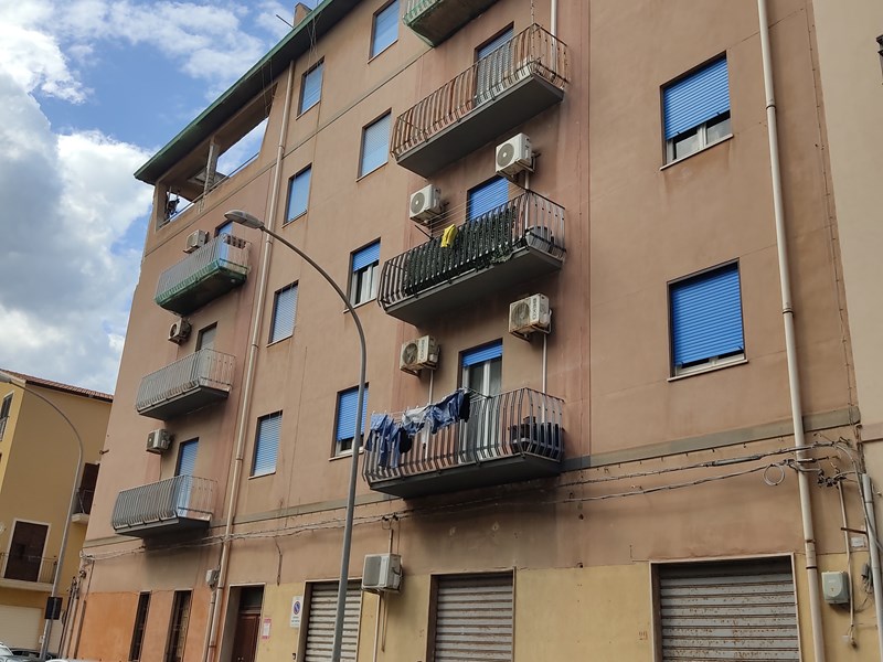 Appartamento in Vendita a Trapani, zona Via S. Maria di Capua, 23, 65'000&euro;, 135 m²