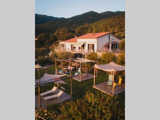 Villa in Vendita a Deiva Marina, 890'000€, 391 m²