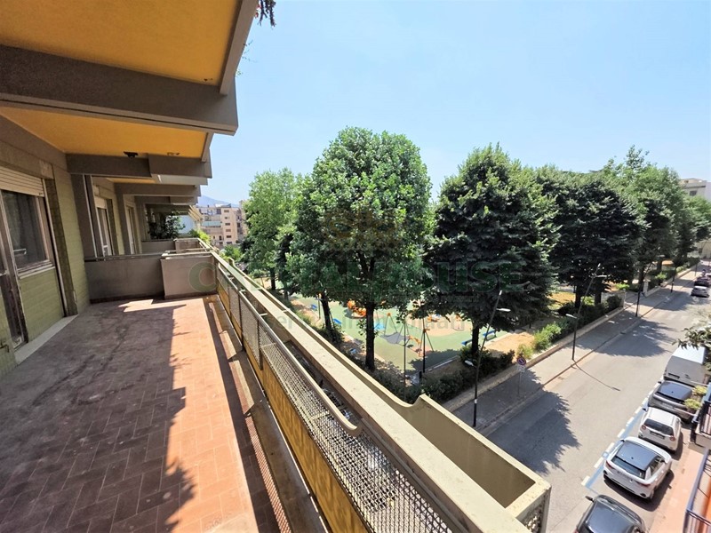 Appartamento in Vendita a Caserta, 440'000€, 190 m²