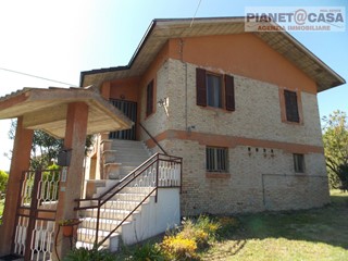 Casa Indipendente in Vendita a Colli del Tronto, 168'000€, 260 m²