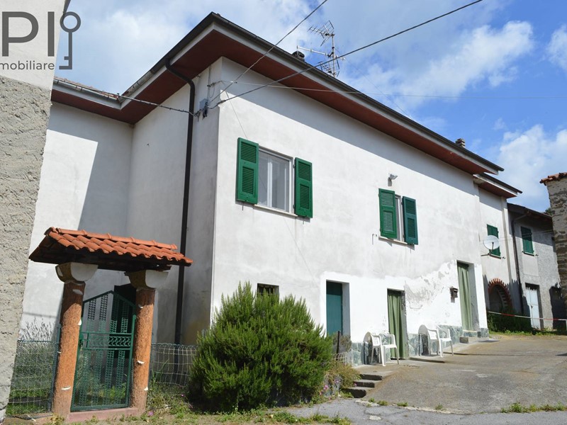 Casa Semi Indipendente in Vendita a Dego, 110'000€, 180 m²