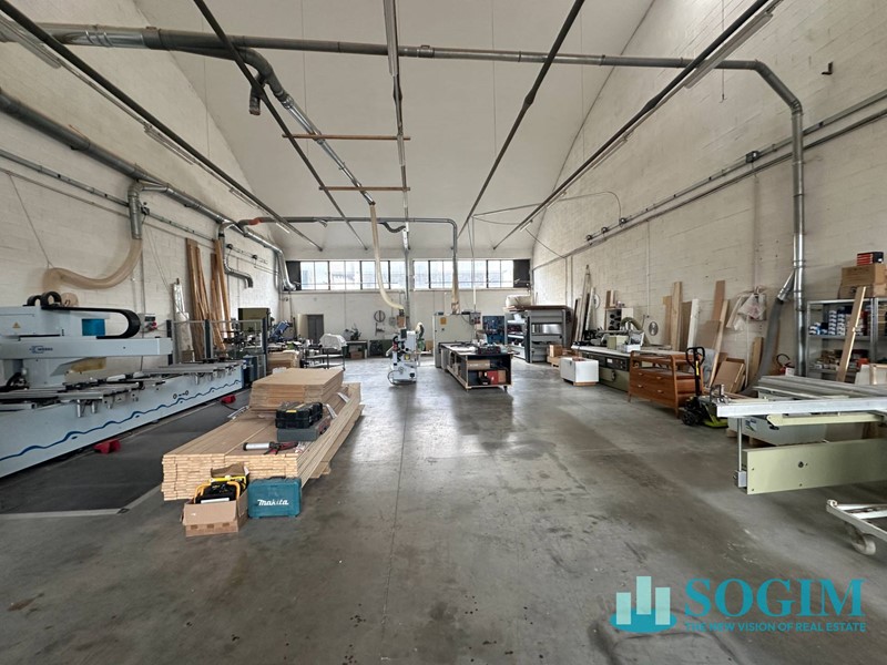 Capannone in Affitto a Muggiò, 2'950&euro;, 500 m²