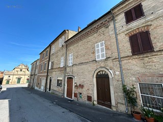 Casa Indipendente in Vendita a Carassai, 125'000€, 200 m²