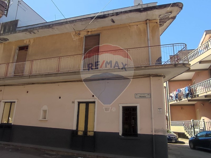 Casa Indipendente in Vendita a Paternò, 120'000€, 182 m²