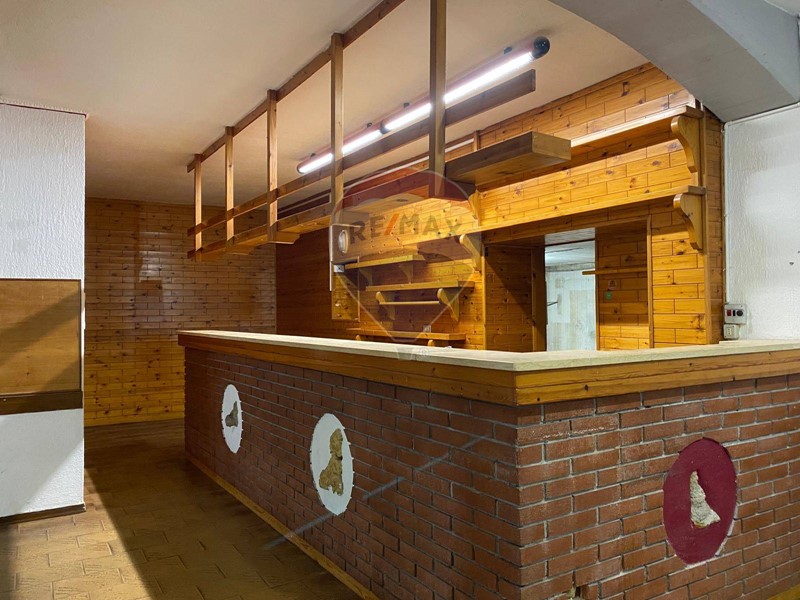 Immobile commerciale in Vendita a Adrara San Martino, 299'000€, 524 m²