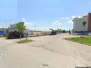 Immobile commerciale in Affitto a Mosciano Sant'Angelo, 2400 m²