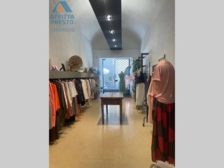 Negozio in Affitto a Chivasso, 1'150€, 40 m²