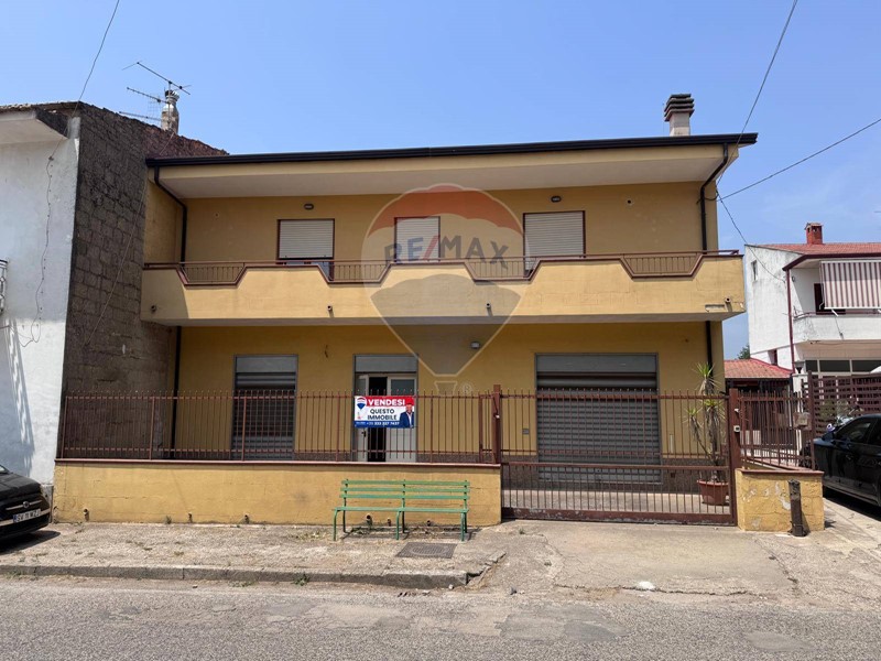 Trilocale in Vendita a Carinola, 110'000€, 190 m²