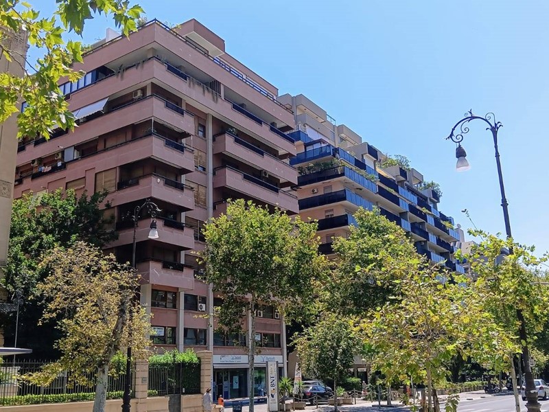 Ufficio in Affitto a Palermo, 5'000€, 550 m²
