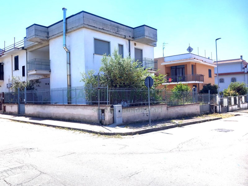 Villa in Vendita a Sperone, 320'000&euro;, 250 m²