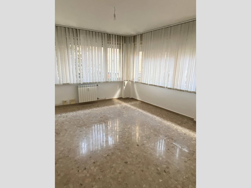 Ufficio in Affitto a Udine, 750€, 72 m²