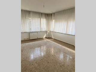 Ufficio in Affitto a Udine, 750€, 72 m²