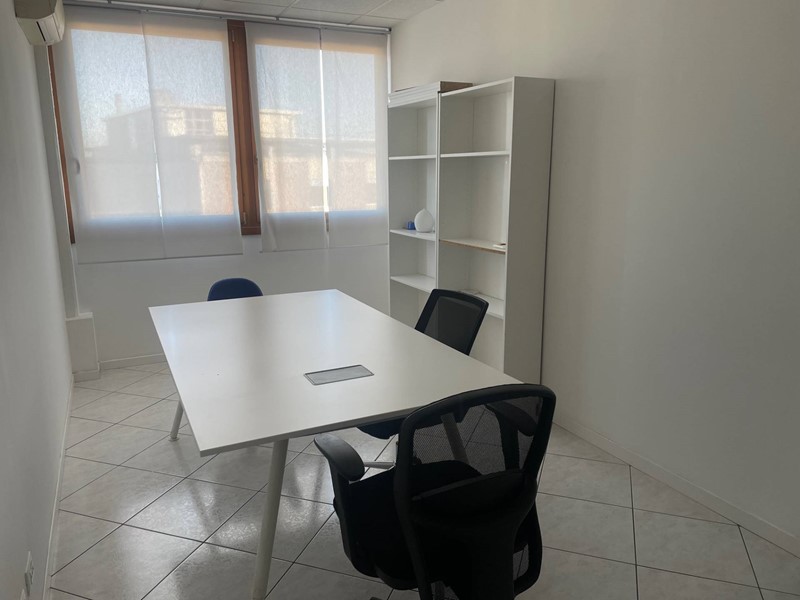 Ufficio in Affitto a Padova, 800€, 85 m²