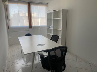 Ufficio in Affitto a Padova, 800€, 85 m²