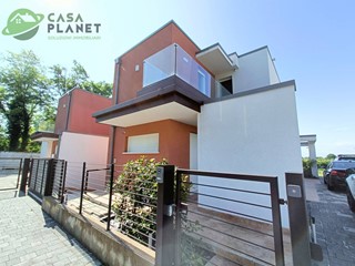 Casa Semi Indipendente in Vendita a Mogliano Veneto, 550'000€, 200 m²